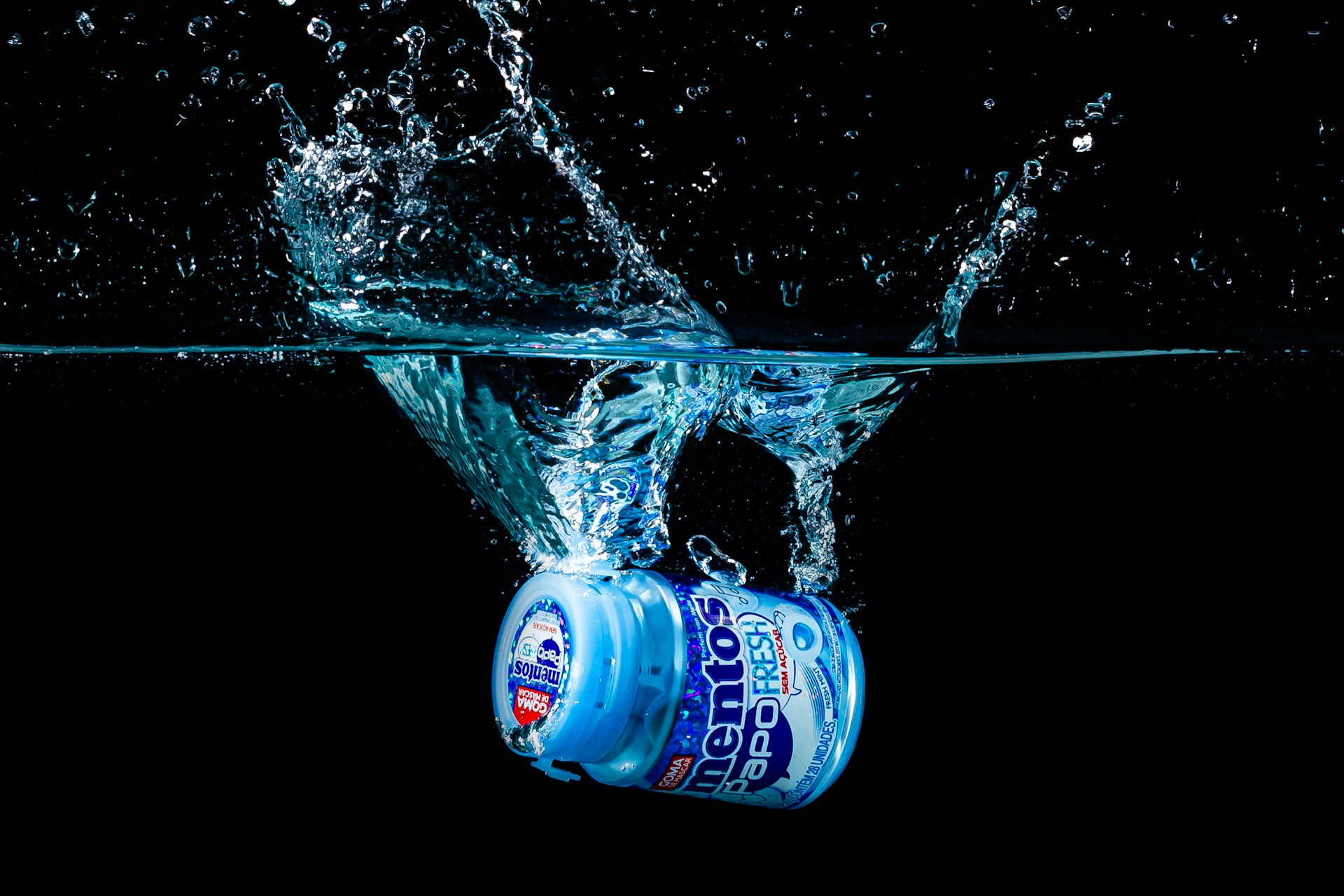 Dlaczego cola i mentosy wybuchają?