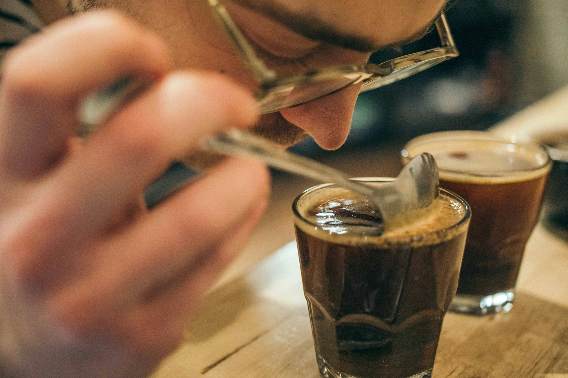 Dlaczego niektórzy lepiej pamiętają zapachy niż obrazy?