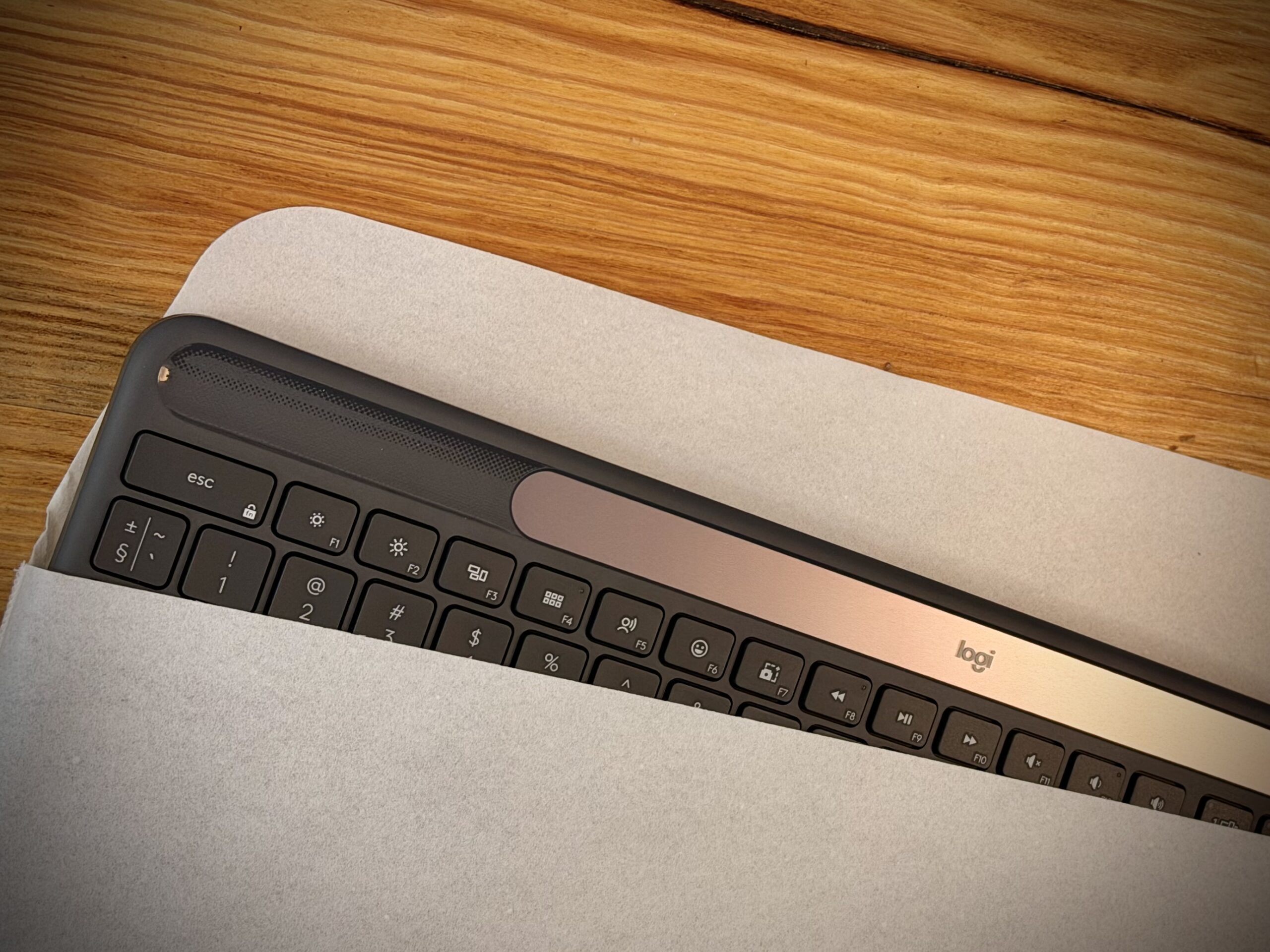 Logitech Slim Solar+