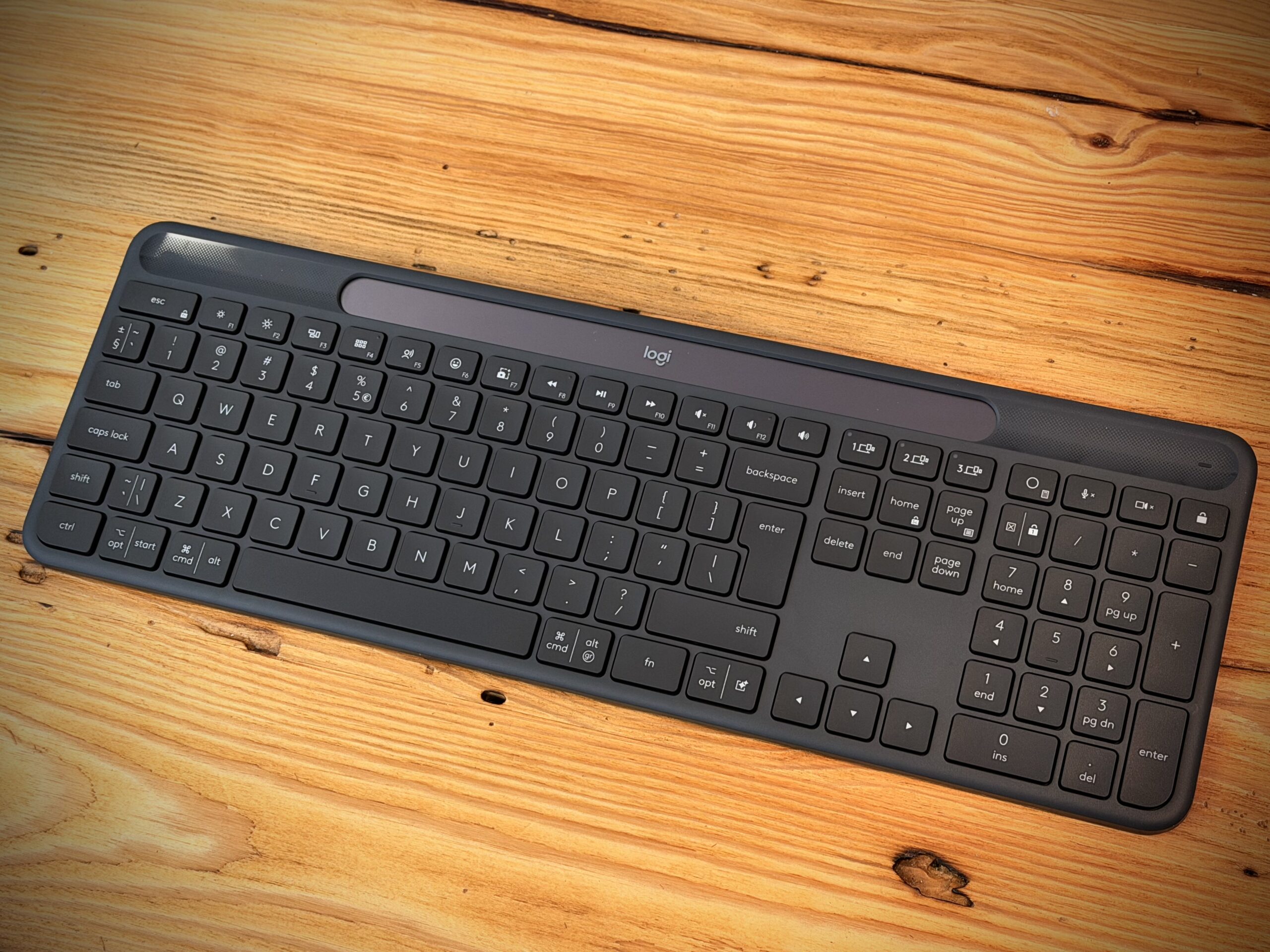 Logitech Slim Solar+