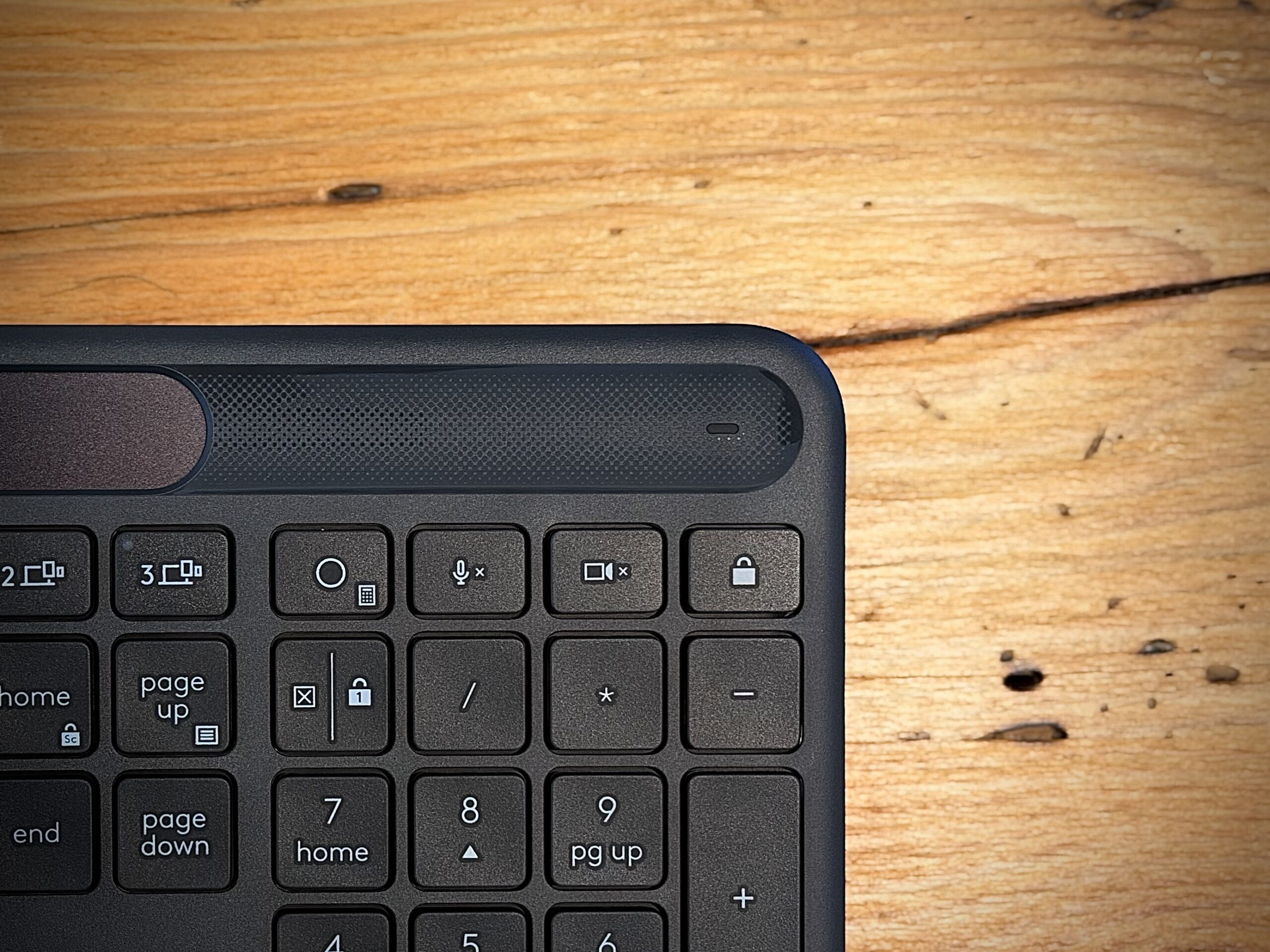 Logitech Slim Solar+